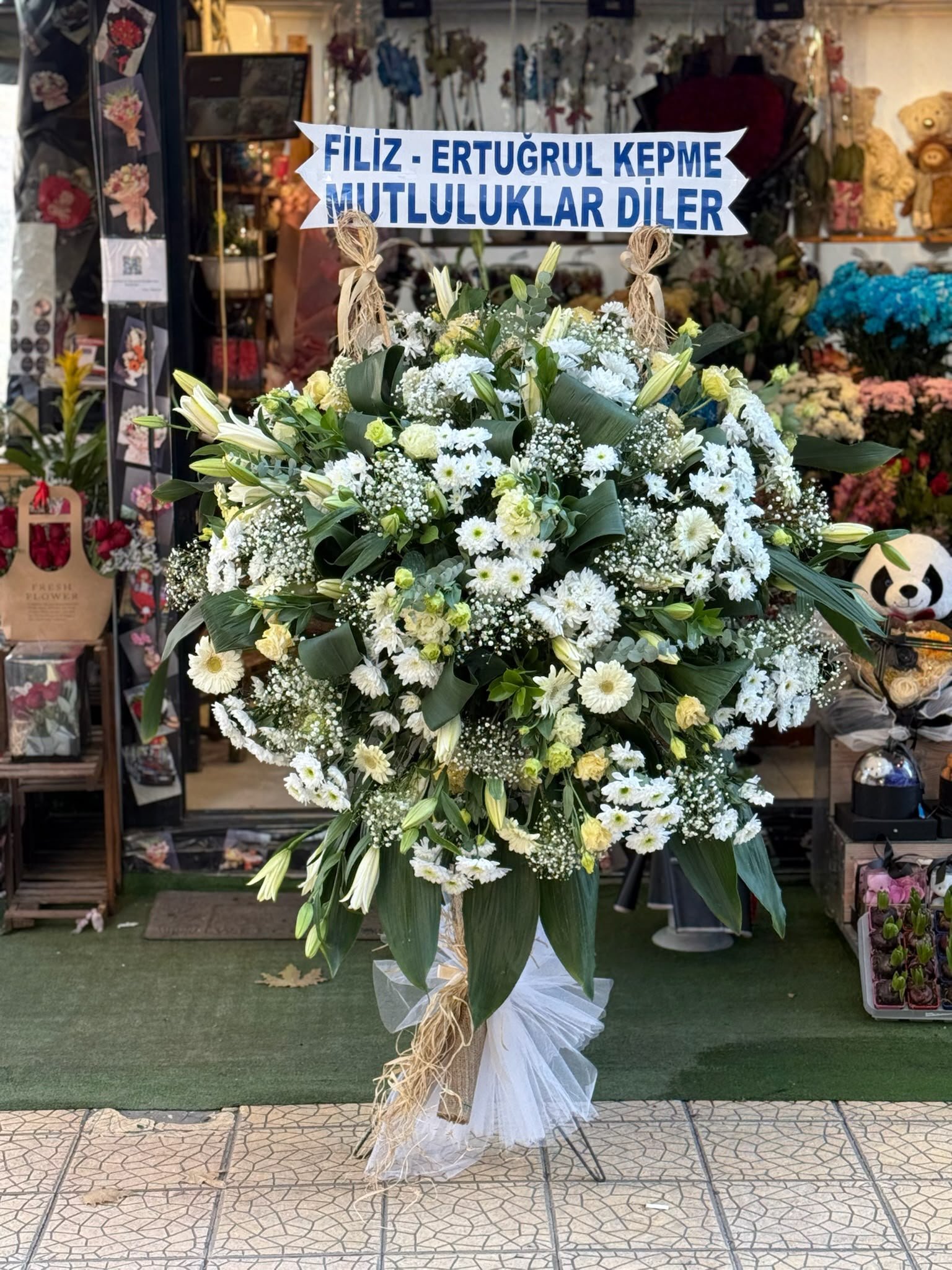 Beyaz Ferforje Çiçek Aranjmanı